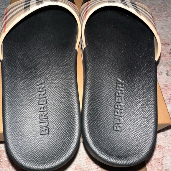 Burberry Furley rubber SLIDES - Picture 5 of 7